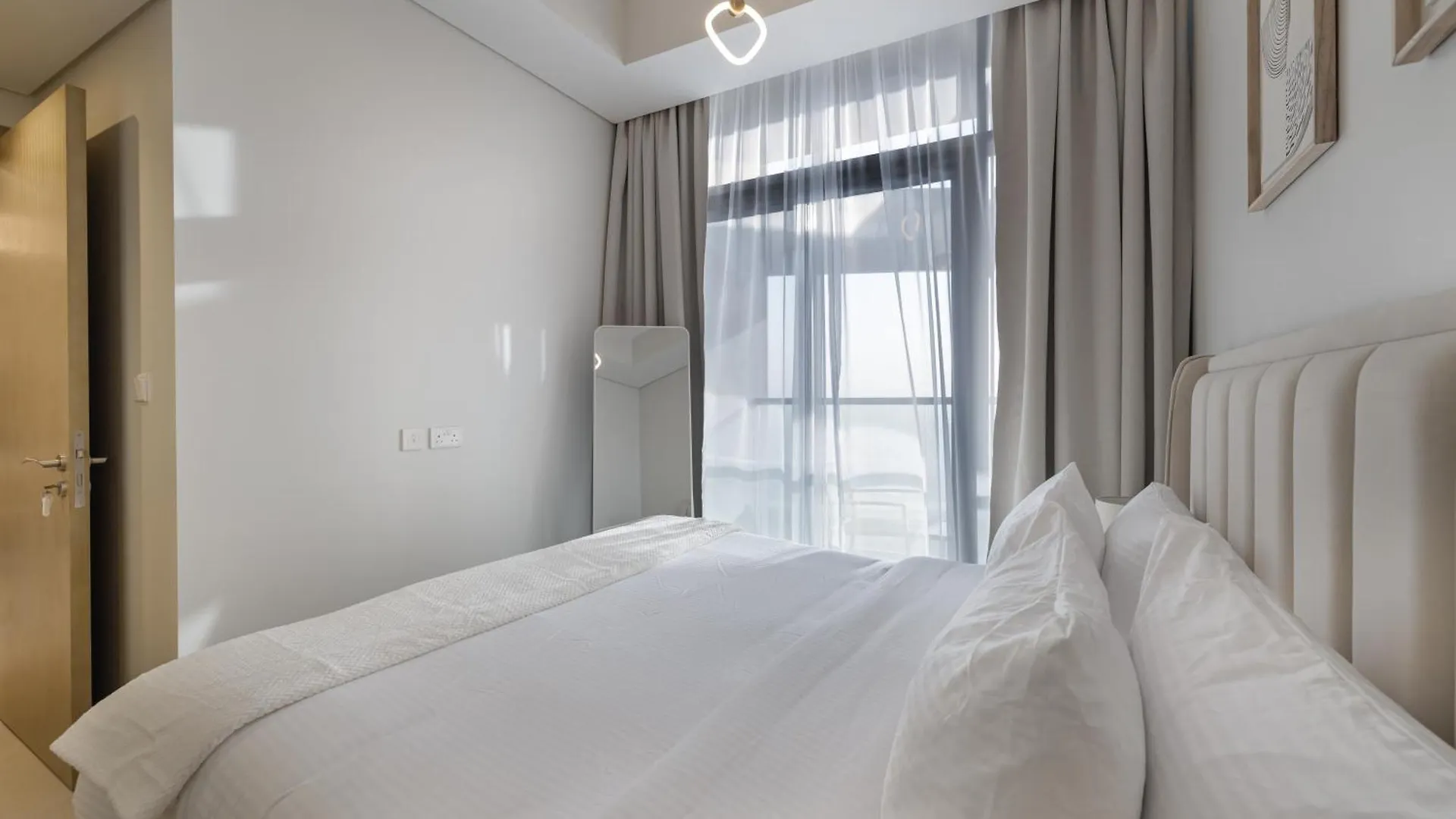 Aliving Luxury Furnished 2Br Apartment Business Bay