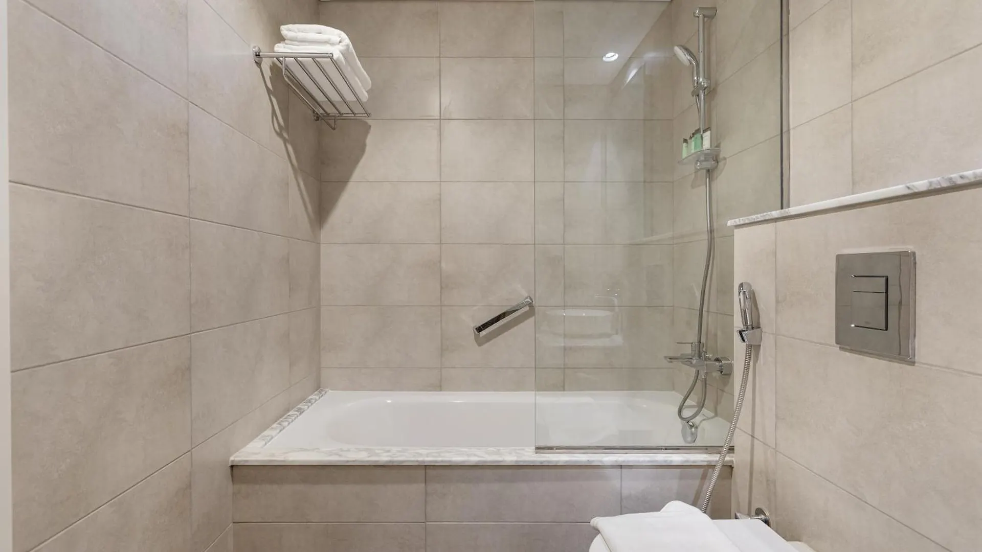 Aliving Relaxing 2Br Apartment Aykon City Dubai United Arab Emirates