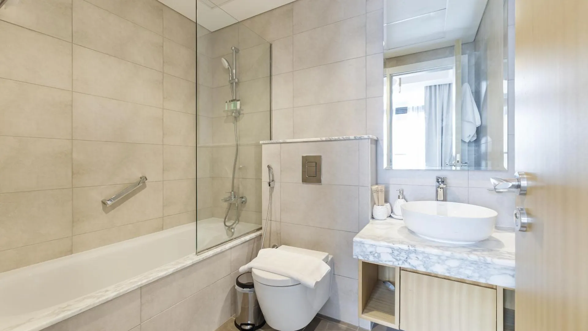 Aliving Relaxing 2Br Apartment Aykon City Dubai